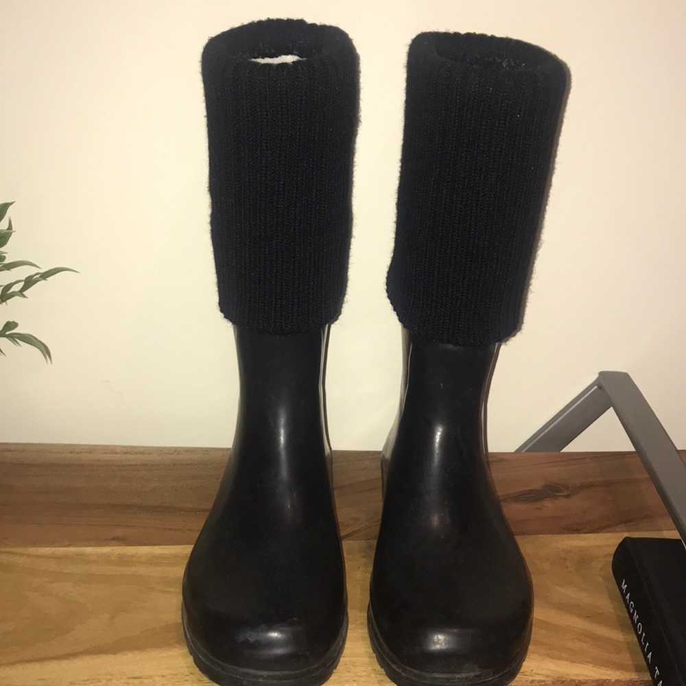 Black rubber rain boots with sock topper!